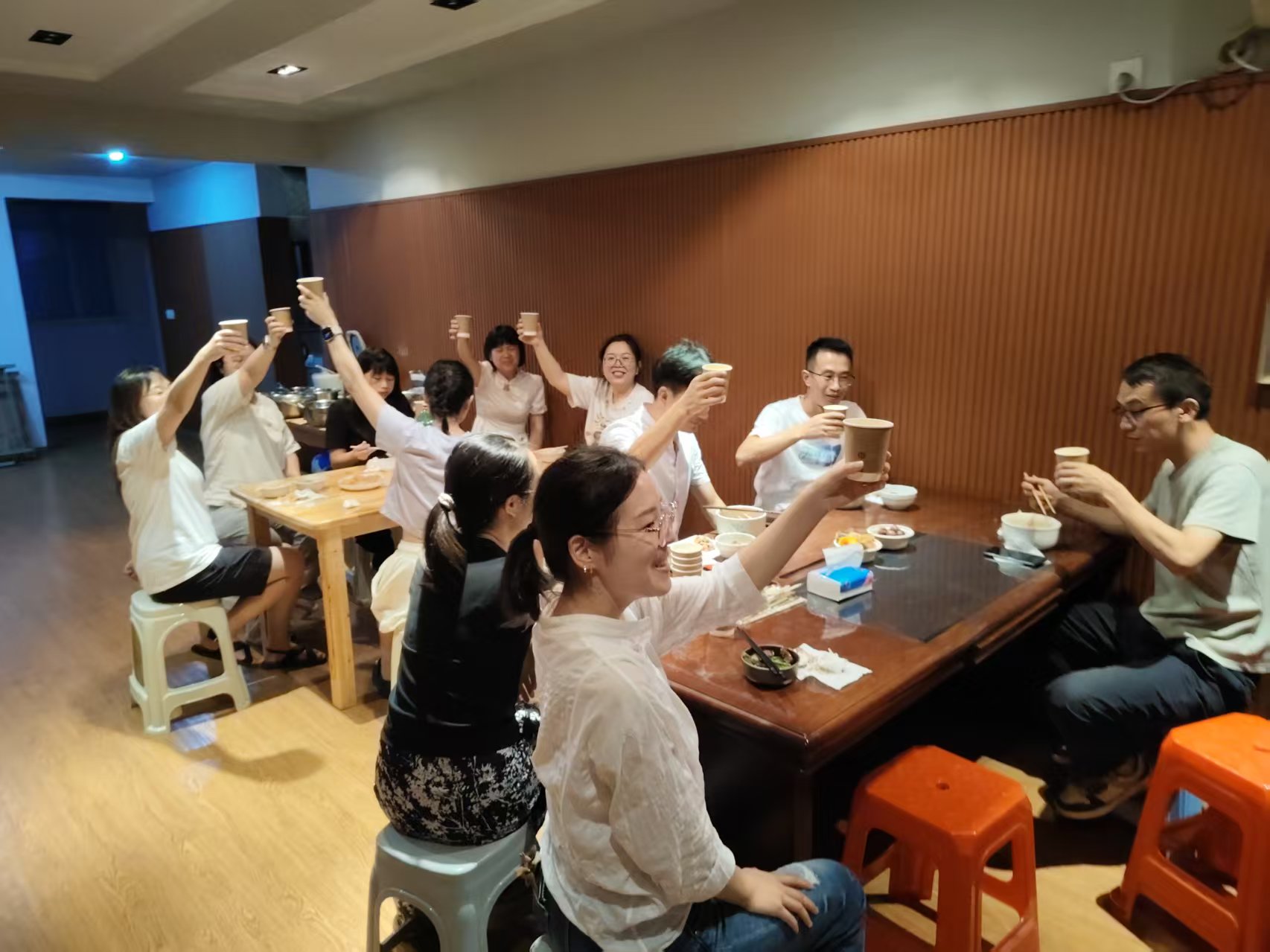 凝心聚力迎“双节”，奋楫扬帆再出发 ——公司圆满召开2025年年中总结大会暨国庆中秋联欢聚餐